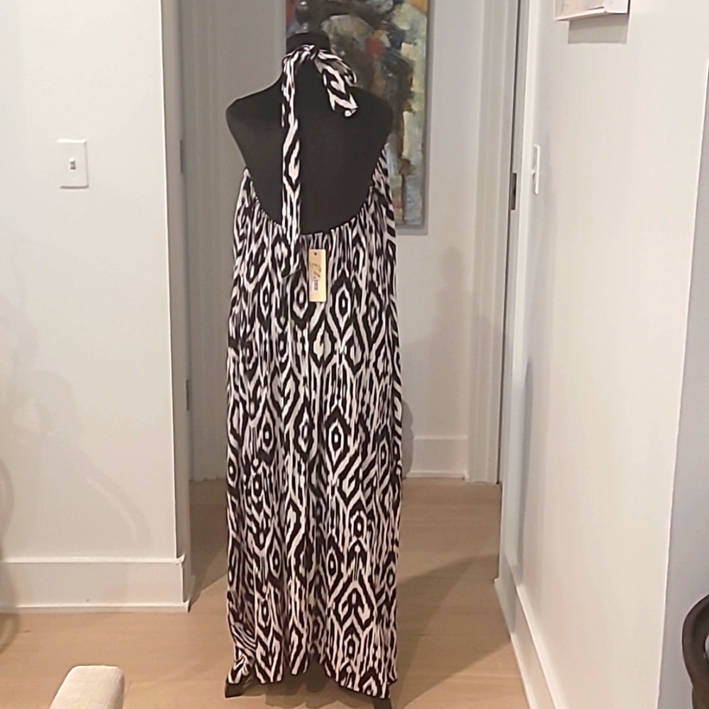 Black and white halter maxi-dress - Picture 5 of 5
